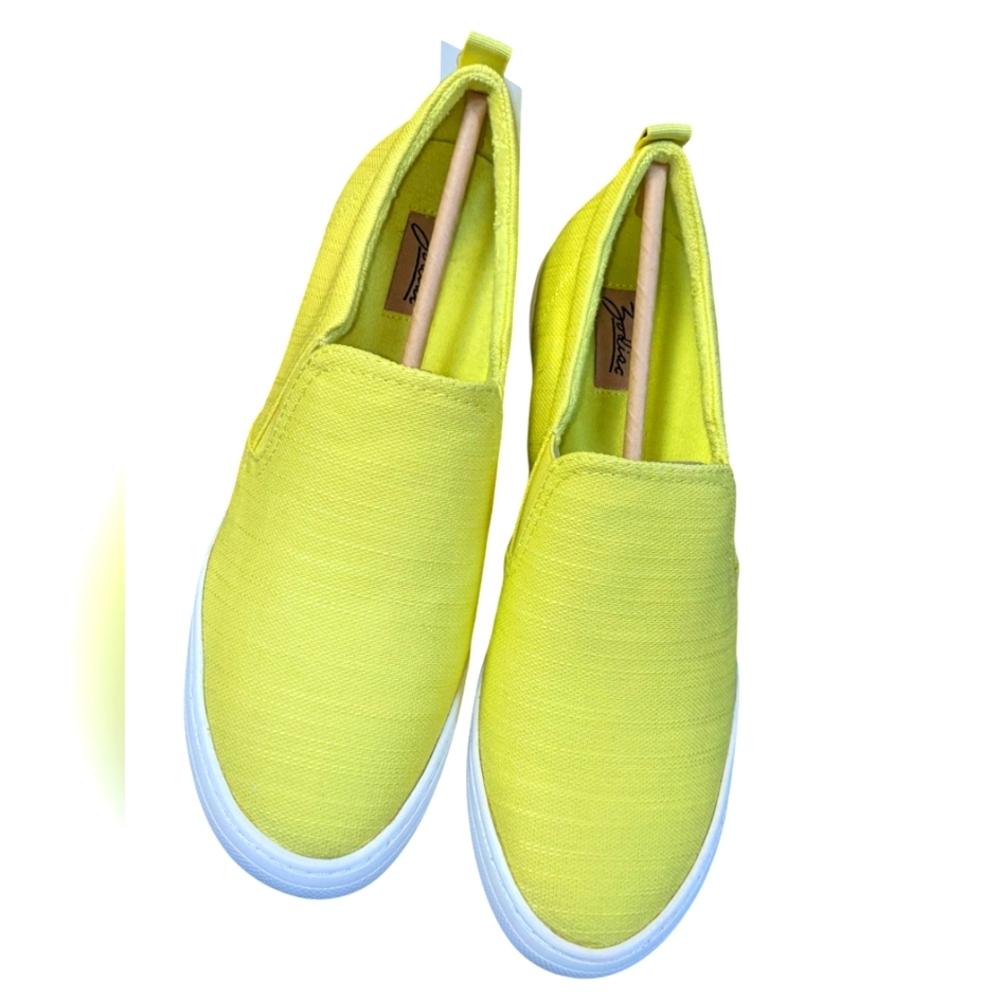Zodiac Citron Paige  Slip-On Sneaker 7.5